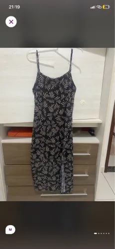 Vestido casual com fenda