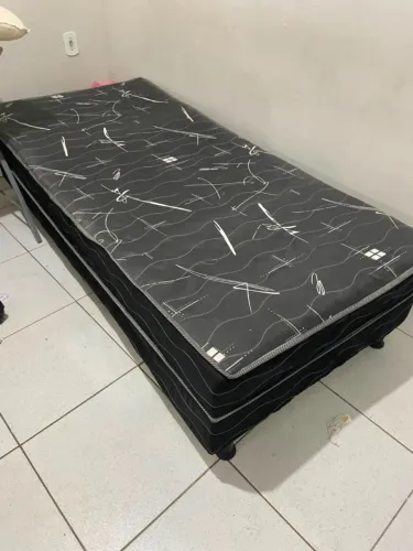 Cama de solteiro seminova