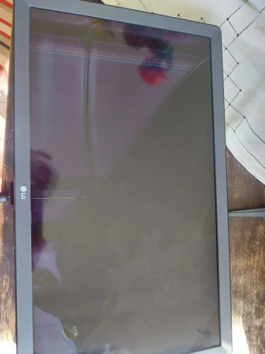 TV Monitor LG com tela Quebrada