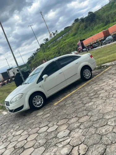 Fiat Linea Essence 1.8 Flex 16V 4P 2015