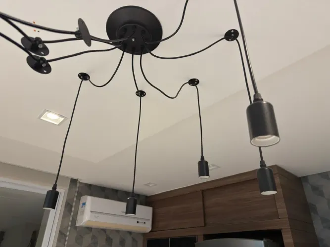 Lustre Aranha com 8 pendentes e regulagem de altura