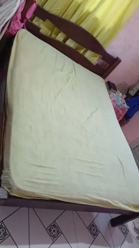 Cama de casal / colchão .