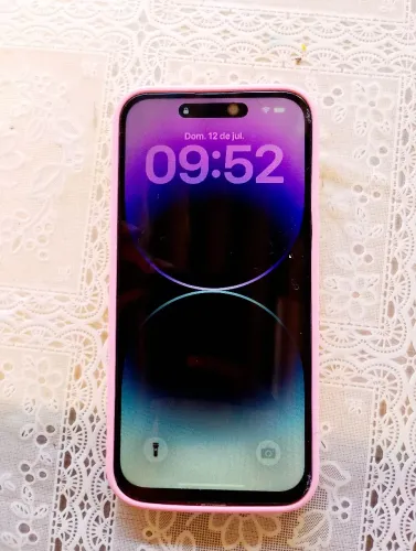 iPhone 14 pro Max roxo