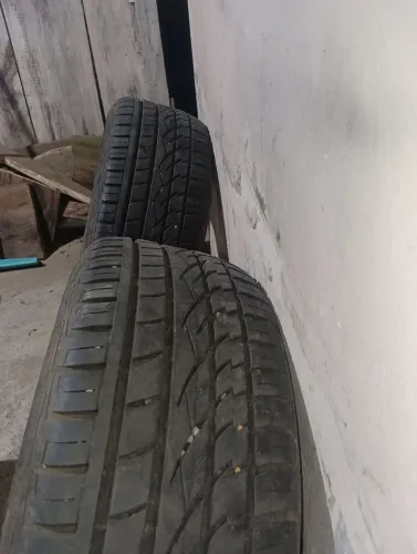 Pneus 235/60R16 basicamente novo!