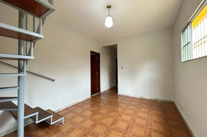 Casa à Venda - Alípio de Melo, 6 Quartos, 223 m2