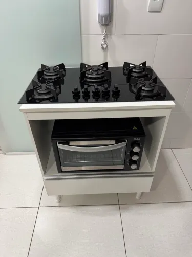 Bancada com cooktop e forno elétrico 