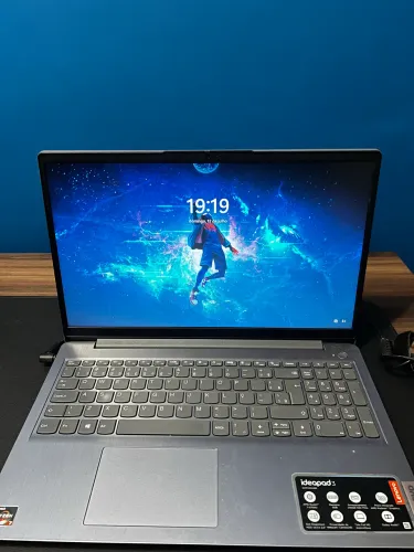 Notebook Lenovo IdeaPad 3 Ryzen 7 5700U - Excelente Estado