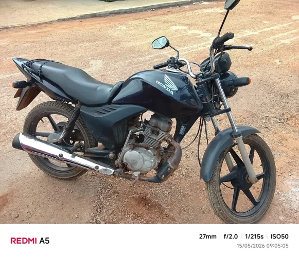 Moto está totalmente revisada toda arrumada nao tem nada ora fazer só pegar e andar