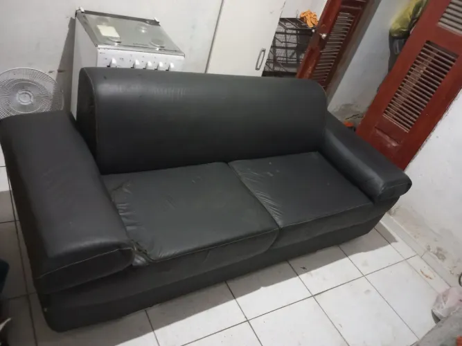 Sofá de coro sintético muito espaçoso e confortável 