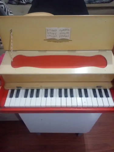Piano Infantil Antigo Da Estrela Em Madeira - Para Colecionador 