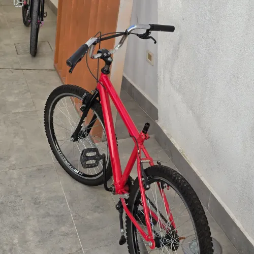 Bike montadinha vermelha