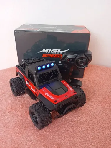 Carro de controle remoto recarregável High Speed vermelho