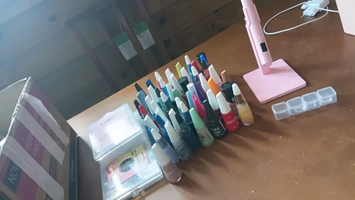 KIT DE ESMALTES E PRODUTOS PARA UNHAS À VENDA