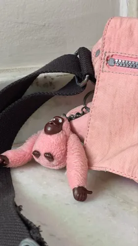 Bolsa Kipling Rosa Clara com Alça Preta
