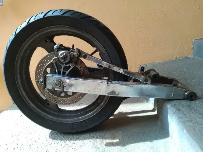 Balança traseira e suspensão dianteira Suzuki GS 500