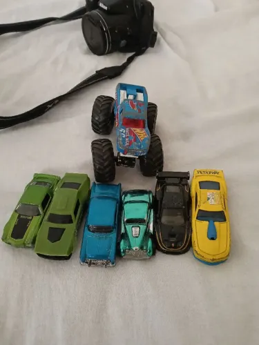 Kit de carrinhos Hotwheels em bom estado