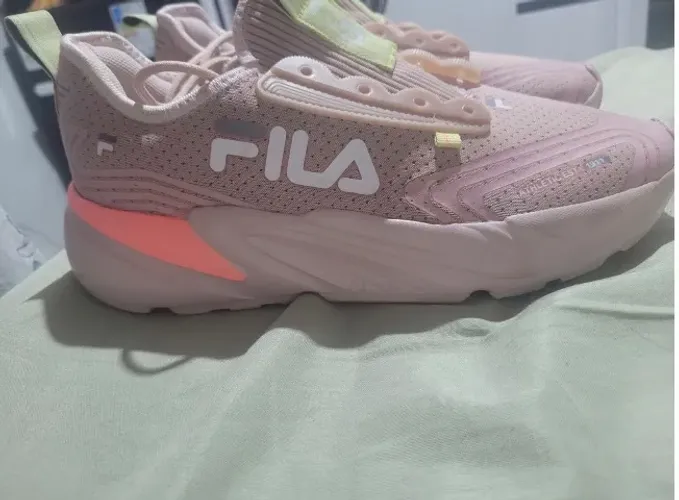 Vendo tênis Fila Rosa tamanho 39
