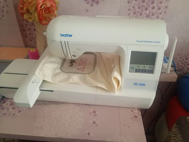 Máquina Bordar brother pe700 ii Ler Descrição