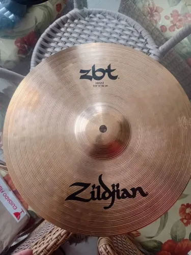 Hi hat zildjian ZBT em estado de novo! Baixei o valor p vender logo, o mais barato da Olx!