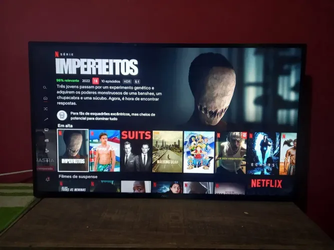 SMART TV 32 ROKU NOVINHA. 06 MESES DE USO
