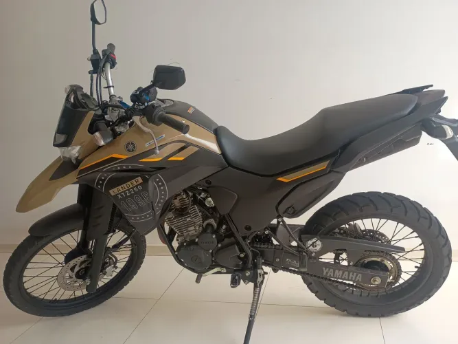Vende-se Lander 250 XTZ