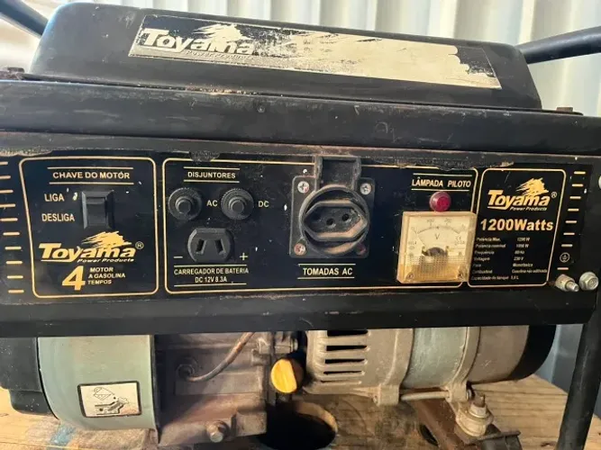 Gerador a gasolina Toyama.