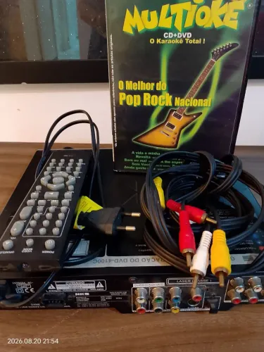 Karaokê NKS, com fios, controle remoto. 1 DVD e microfone novo da aLenox