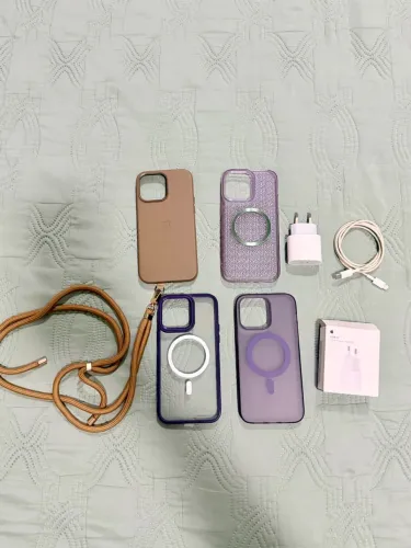 Vende-se kit de acessórios para IPhone 14 pró-max + carregador original Apple
