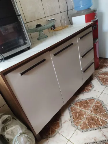 Armário de cozinha e balcão 
