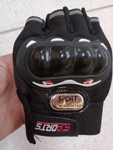 par de luvas da marca Sport, absolutamente novo e sem uso.