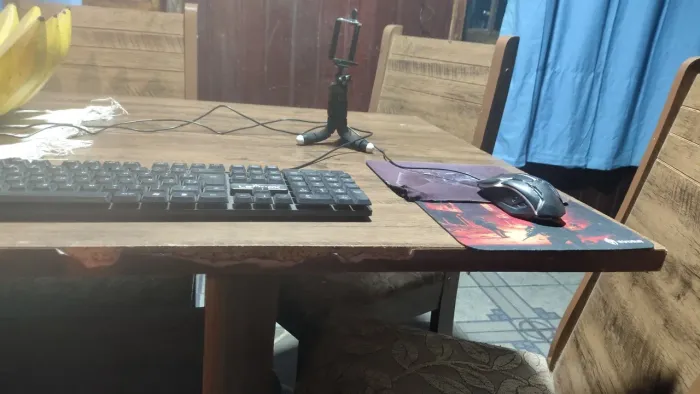 Teclado,mouse gamer e suporte para celular.