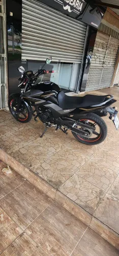 Vendo uma yamaha fazer muito nova.