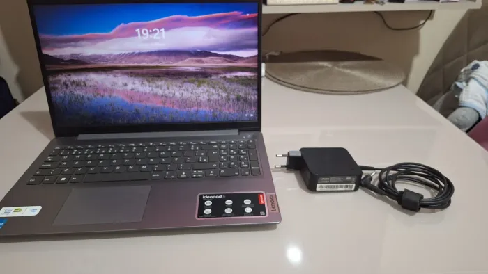 Notebook ideapad 3i 4GB 256GB SSD.