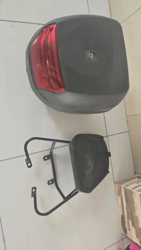 Bau de Moto protork + suporte, em ótimo estado.