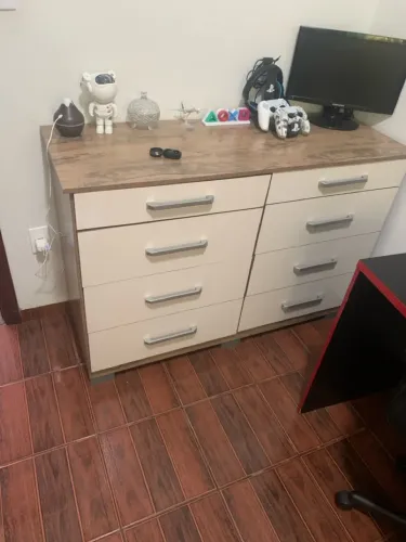 Vendo cômoda 8 gavetas 