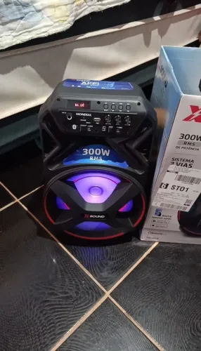Vendo uma caixa de som 300 w mondial novinha