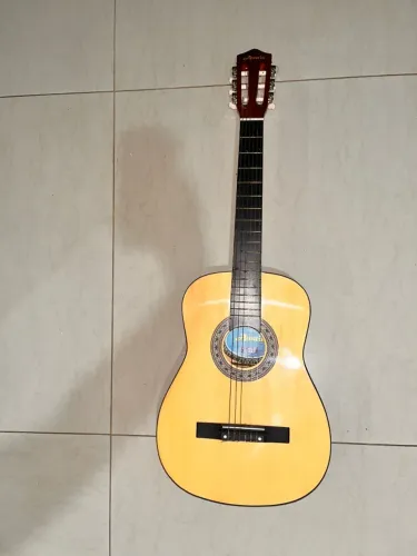 violão austin com cordas de nylon