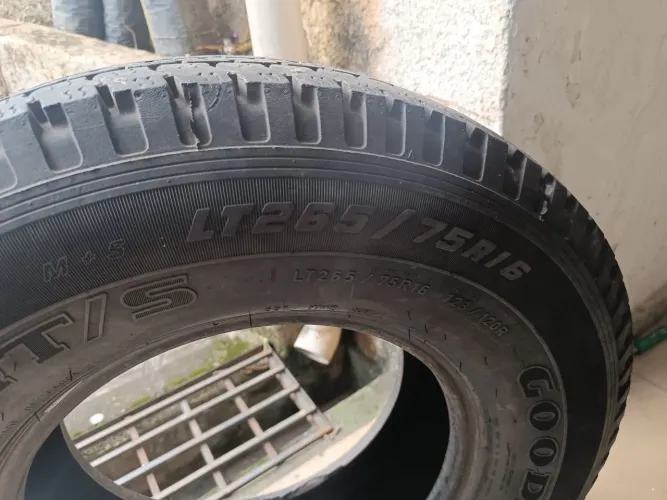 Pneu 265/75/16