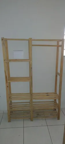 Arara de Roupas (Guarda-Roupa Aberto)
