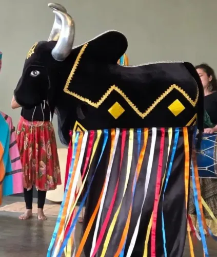 Vendo boi bumba tamanho natural participou de uma única apresentação na Fundição Progres