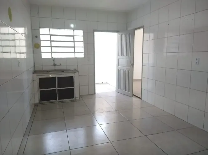 Imóvel para aluguel possui 60 metros 2 quartos, sala cozinha , area de servico, jardim B