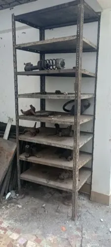 Estante de Ferro Resistente com 8 Prateleiras