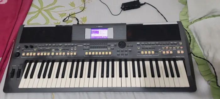 Teclado yamaha 670