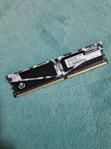 Memória Ram de 8Gb de 2666Mhz team group t-force vulcan tlpbd48g2666hc18hbk