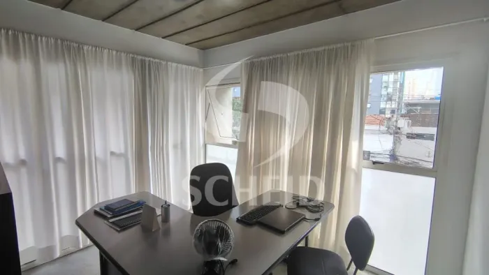 Sala comercial para locação de 42,00m² útil em Moema !