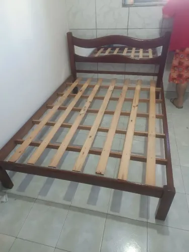 Base de cama de madeira