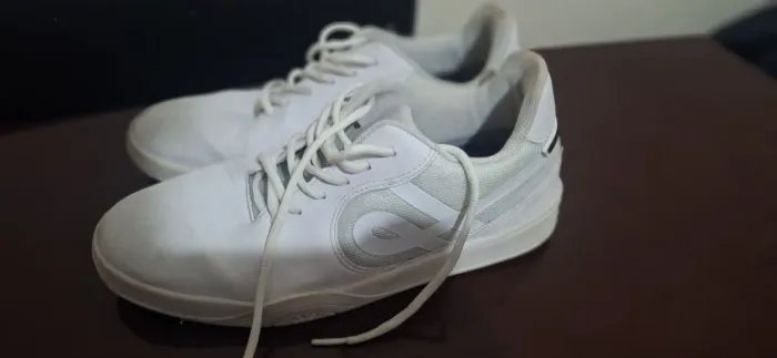 Tenis ous branco