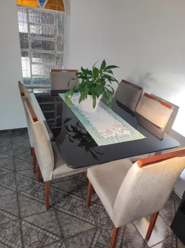 Mesa retangular de vidro com 6 cadeiras