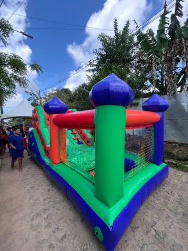INFLÁVEL PISCINA DE BOLINHAS / ESCORREGO 