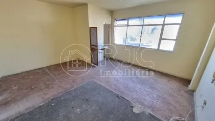 Sala comercial de 30 metros quadrados.